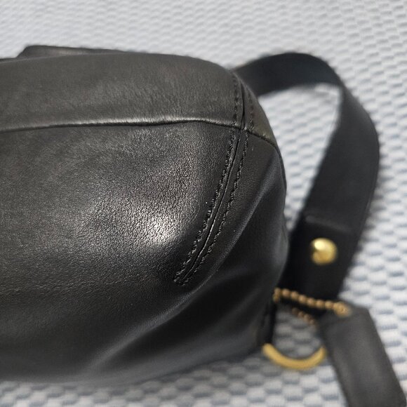 Y2K Coach Soho Shoulder Buckle Black Bag with Gold Hardware - F11842 , 11.5x7x3. - Picture 7 of 7